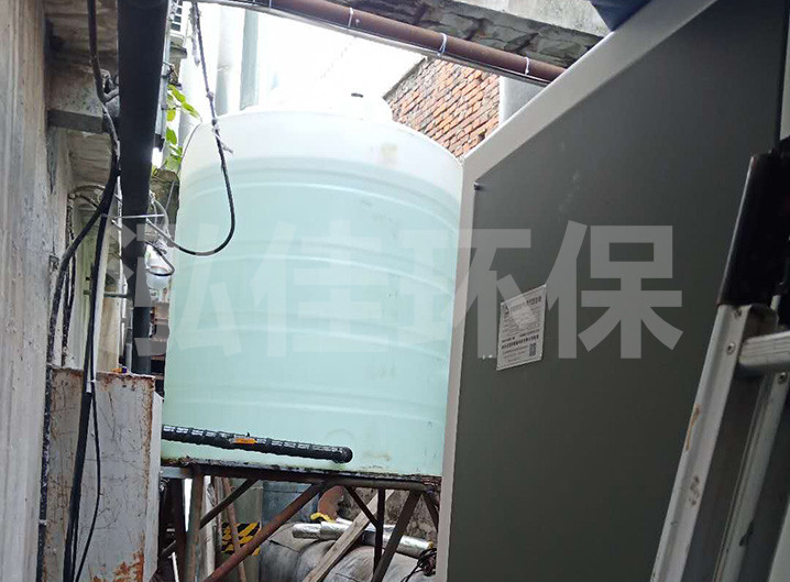 洗衣厂小型蒸气锅炉双级软化水设备安装完工