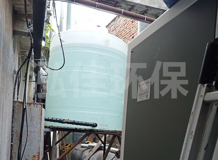 洗衣厂小型蒸气锅炉双级软化水设备安装完工
